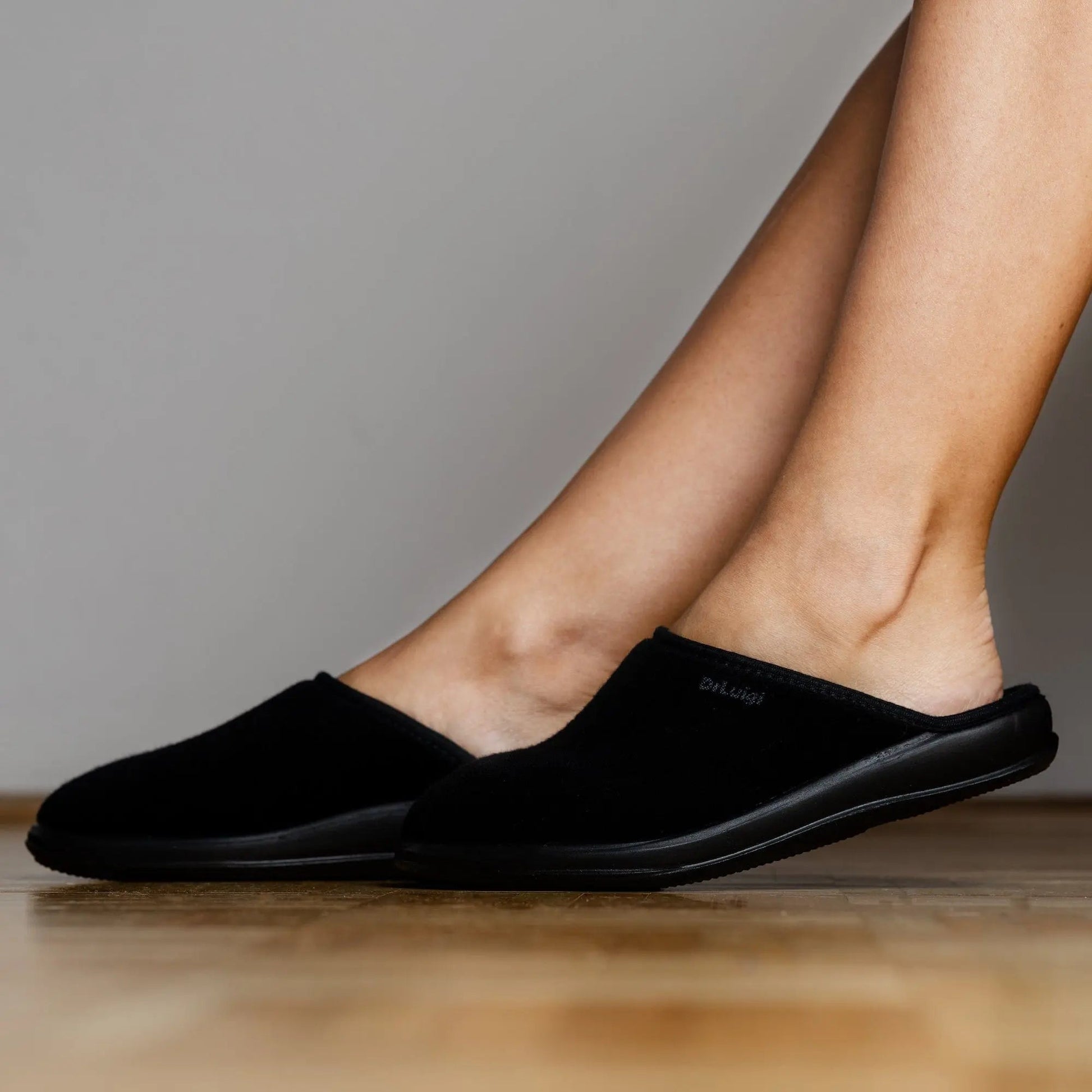DrLuigi® Orthopedic Slippers for Women - Comfortable Medical Footwear Black drluigi